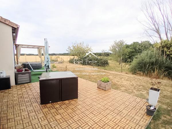 Vue sur la campagne, (zone non constructible), dans un hameau