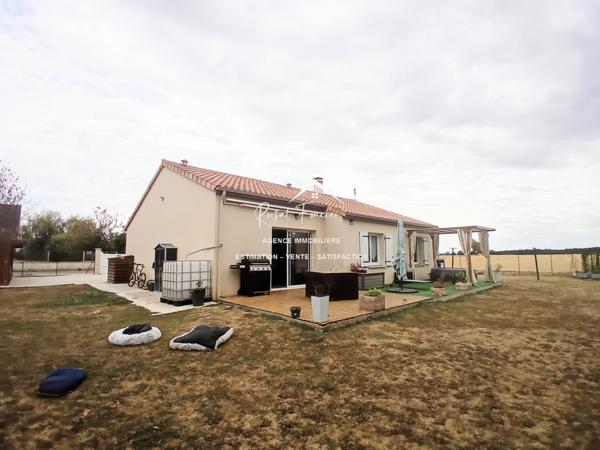 Vue sur la campagne, (zone non constructible), dans un hameau