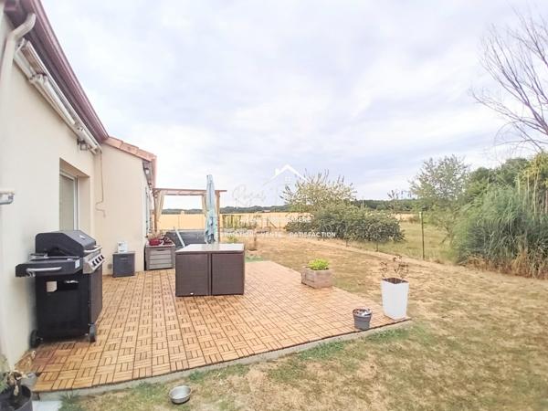 Vue sur la campagne, (zone non constructible), dans un hameau