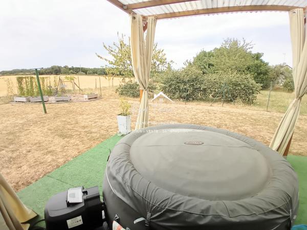Vue sur la campagne, (zone non constructible), dans un hameau