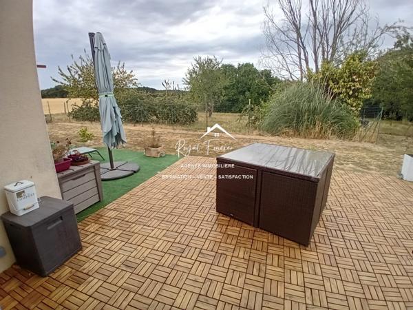 Vue sur la campagne, (zone non constructible), dans un hameau
