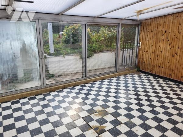 A vendre maison de ville de 1960 semi mitoyenne construite en briques située à Arras