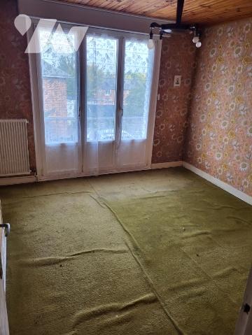 A vendre maison de ville de 1960 semi mitoyenne construite en briques située à Arras