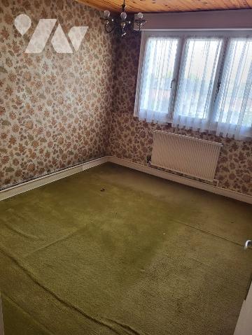 A vendre maison de ville de 1960 semi mitoyenne construite en briques située à Arras