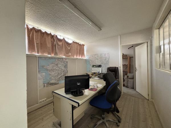 Local d'activité 8 pièce(s) 320 m²