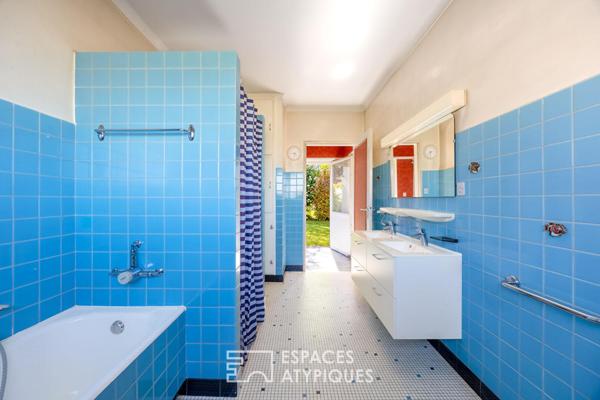 Maison d’architecte esprit Mid-Century à rénover et son jardin arboré