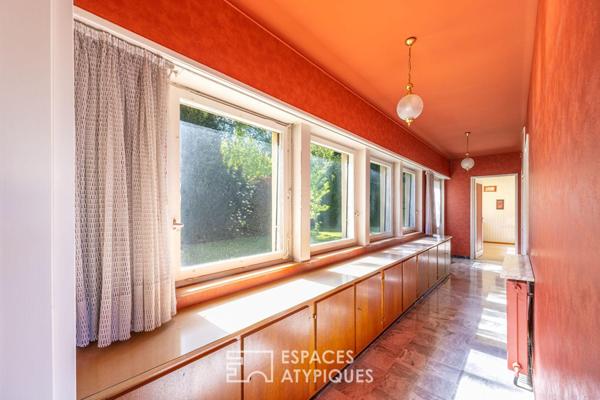 Maison d’architecte esprit Mid-Century à rénover et son jardin arboré