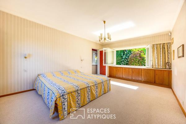 Maison d’architecte esprit Mid-Century à rénover et son jardin arboré