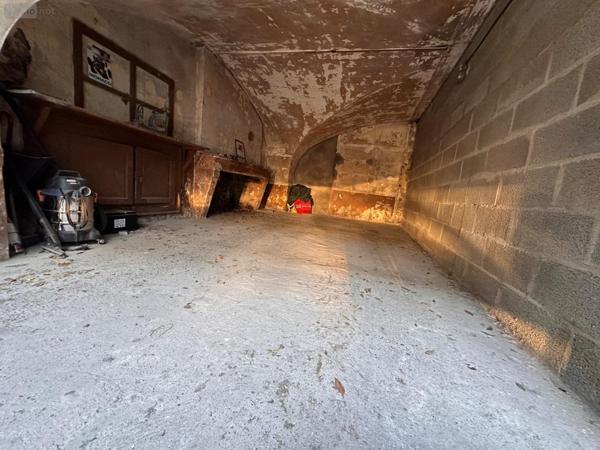 Garage fermé à vendre à Bordeaux en Gironde (33000), ref : 022/1211   
Gambetta