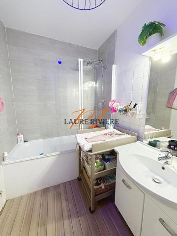 T2 lumineux 48 m² – Dernier étage avec ascenseur – Vue parc – parking