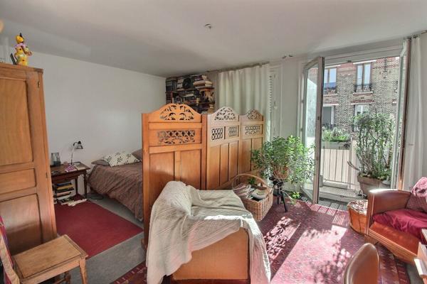 Suresnes - Appartement 3 pièces à rénover avec balcon, cave et parking extérieur