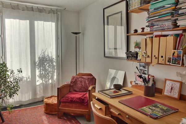 Suresnes - Appartement 3 pièces à rénover avec balcon, cave et parking extérieur