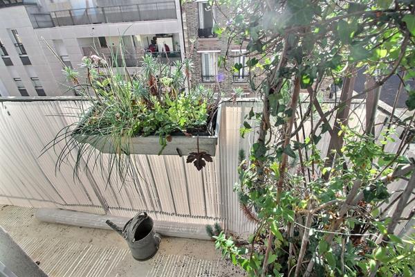 Suresnes - Appartement 3 pièces à rénover avec balcon, cave et parking extérieur