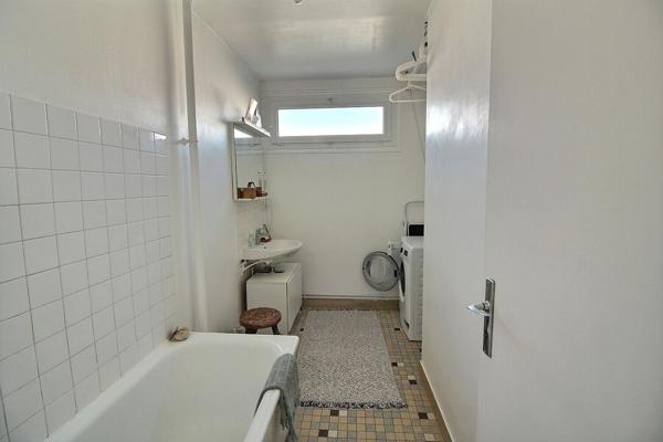 Suresnes - Appartement 3 pièces à rénover avec balcon, cave et parking extérieur