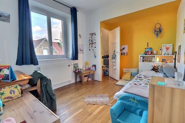 Magnifique maison familiale individuelle de charme et de choc, 3 chambres, 2 salles de bains, sous-sol, jardin Maisons Laffitte !