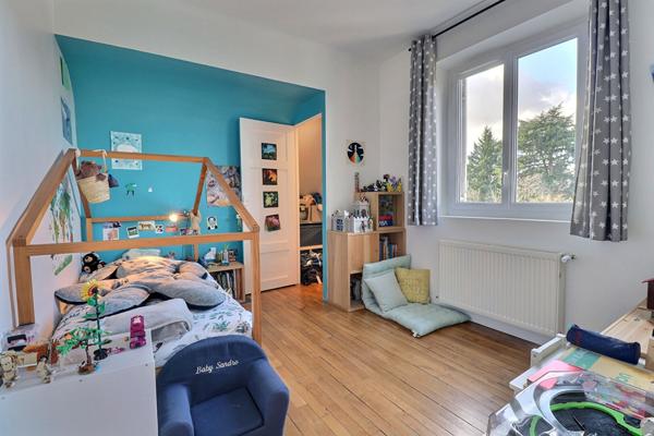 Magnifique maison familiale individuelle de charme et de choc, 3 chambres, 2 salles de bains, sous-sol, jardin Maisons Laffitte !