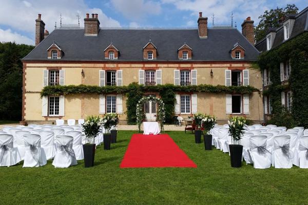 Château Normand 17e et ses dépendances à 135km de Paris