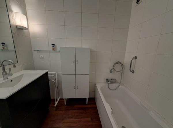 Villeneuve-sur-Lot (47300) Villeneuve sur lot , Appartement T 3 lumineux avec terrasse et garage