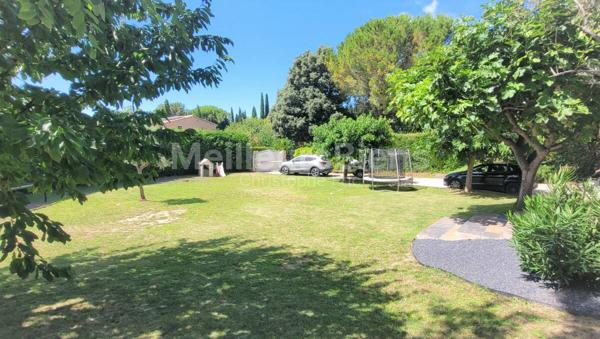 VENTABREN au calme sur 1650 m² proche école