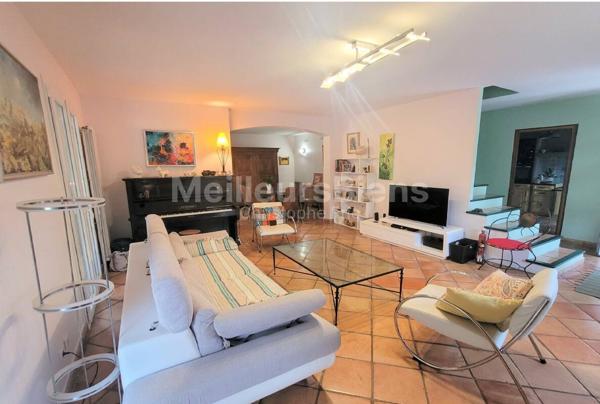 VENTABREN au calme sur 1650 m² proche école