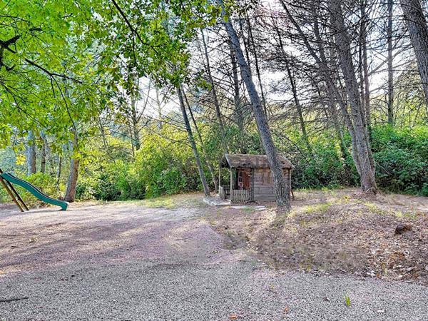 Magnifique villa de près de 300m2 sur plus de 8000m2 de terrain au calme absolu et sans aucun vis à vis