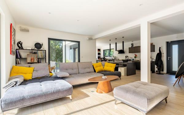 Maison à vendre    7 pièces •  Chessy