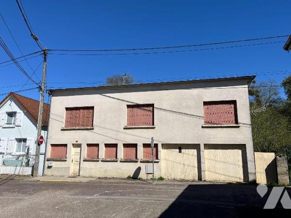 Maison à vendre à Bar sur Seine (10110), Aube. Maison entièrement à rénover de 110 m². Au rez-d...