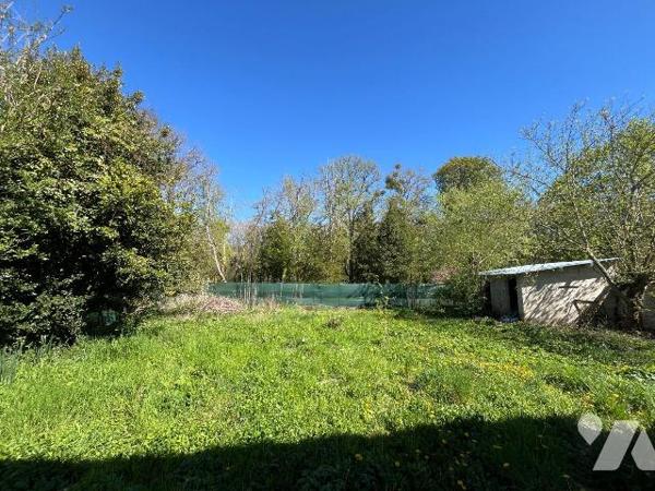 Maison à vendre à Bar sur Seine (10110), Aube. Maison entièrement à rénover de 110 m². Au rez-d...