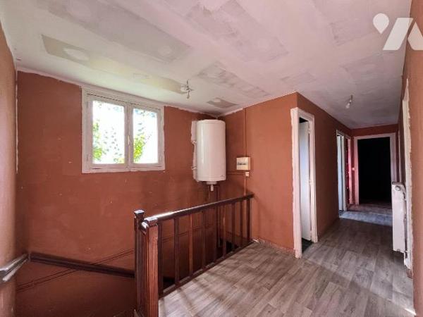 Maison à vendre à Bar sur Seine (10110), Aube. Maison entièrement à rénover de 110 m². Au rez-d...