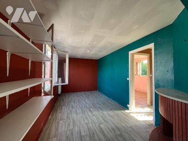 Maison à vendre à Bar sur Seine (10110), Aube. Maison entièrement à rénover de 110 m². Au rez-d...