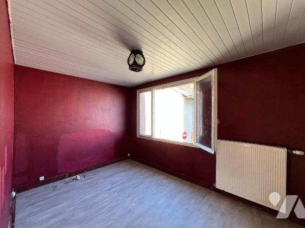 Maison à vendre à Bar sur Seine (10110), Aube. Maison entièrement à rénover de 110 m². Au rez-d...