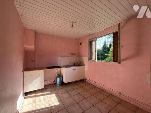 Maison à vendre à Bar sur Seine (10110), Aube. Maison entièrement à rénover de 110 m². Au rez-d...