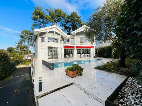 ARCACHON VILLA 211M² PISCINE, SOUS-SOL, 10 MIN PLAGE