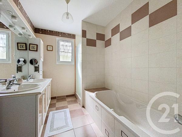 Maison à vendre  5 pièces - 127,17 m2 BREUIL MAGNE - 17