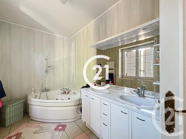 Maison à vendre  5 pièces - 274 m2 JARNAC - 16
