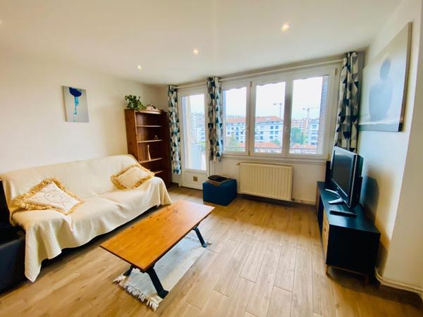 Appartement T3 avec balcon et cave - Villeurbanne Gratte-Ciel