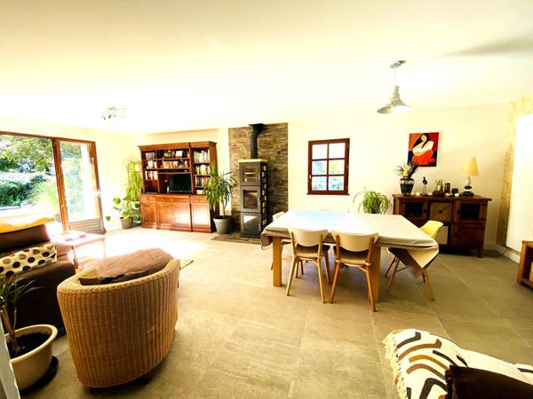 Maison spacieuse au coeur d'un écrin de verdure