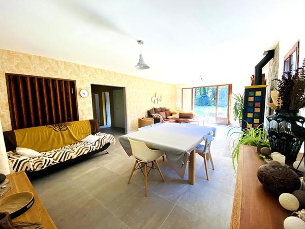 Maison spacieuse au coeur d'un écrin de verdure