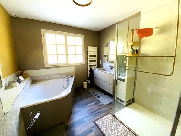 Maison spacieuse au coeur d'un écrin de verdure