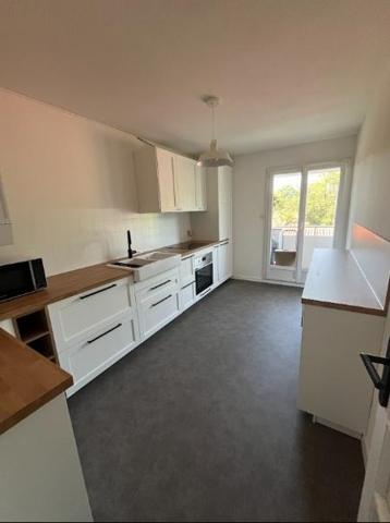 Appartement à louer 1 100 € CC Bayonne 3 p 73 m² DPE D