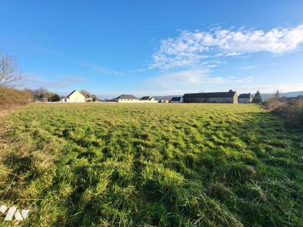 JURQUES : Terrain à bâtir de 395 m²