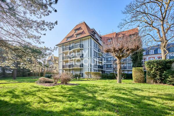 DEAUVILLE TRIANGLE D'OR - VASTE STUDIO CABINE A VENDRE AVEC CAVE !