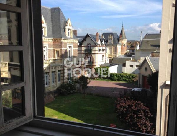 DEAUVILLE TRIANGLE D'OR - VASTE STUDIO CABINE A VENDRE AVEC CAVE !