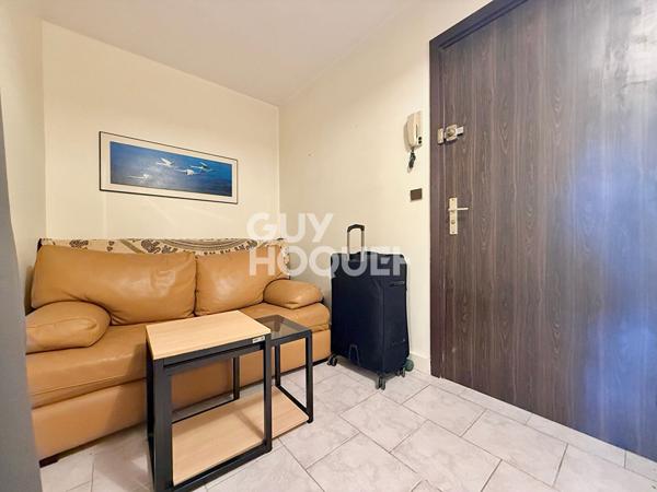 DEAUVILLE TRIANGLE D'OR - VASTE STUDIO CABINE A VENDRE AVEC CAVE !