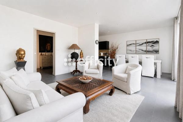 Maison
         12 pièces
        - 285 m² Bien prestige 755 000 € *