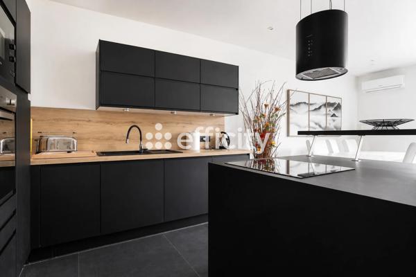 Maison
         12 pièces
        - 285 m² Bien prestige 755 000 € *