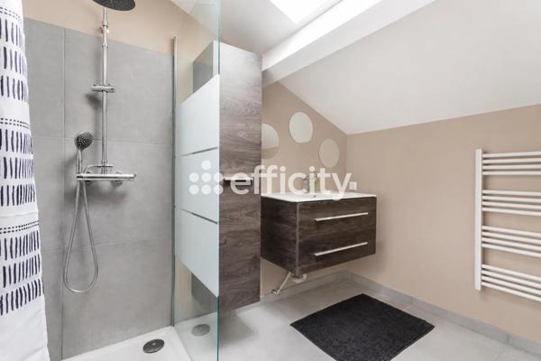 Maison
         12 pièces
        - 285 m² Bien prestige 755 000 € *