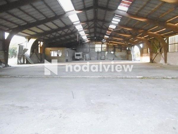 Très grand local commercial de 1505 m2