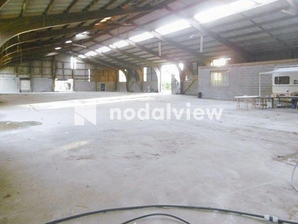 Très grand local commercial de 1505 m2