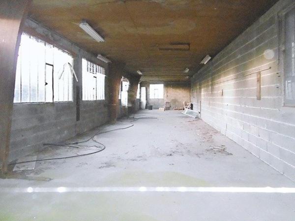 Très grand local commercial de 1505 m2